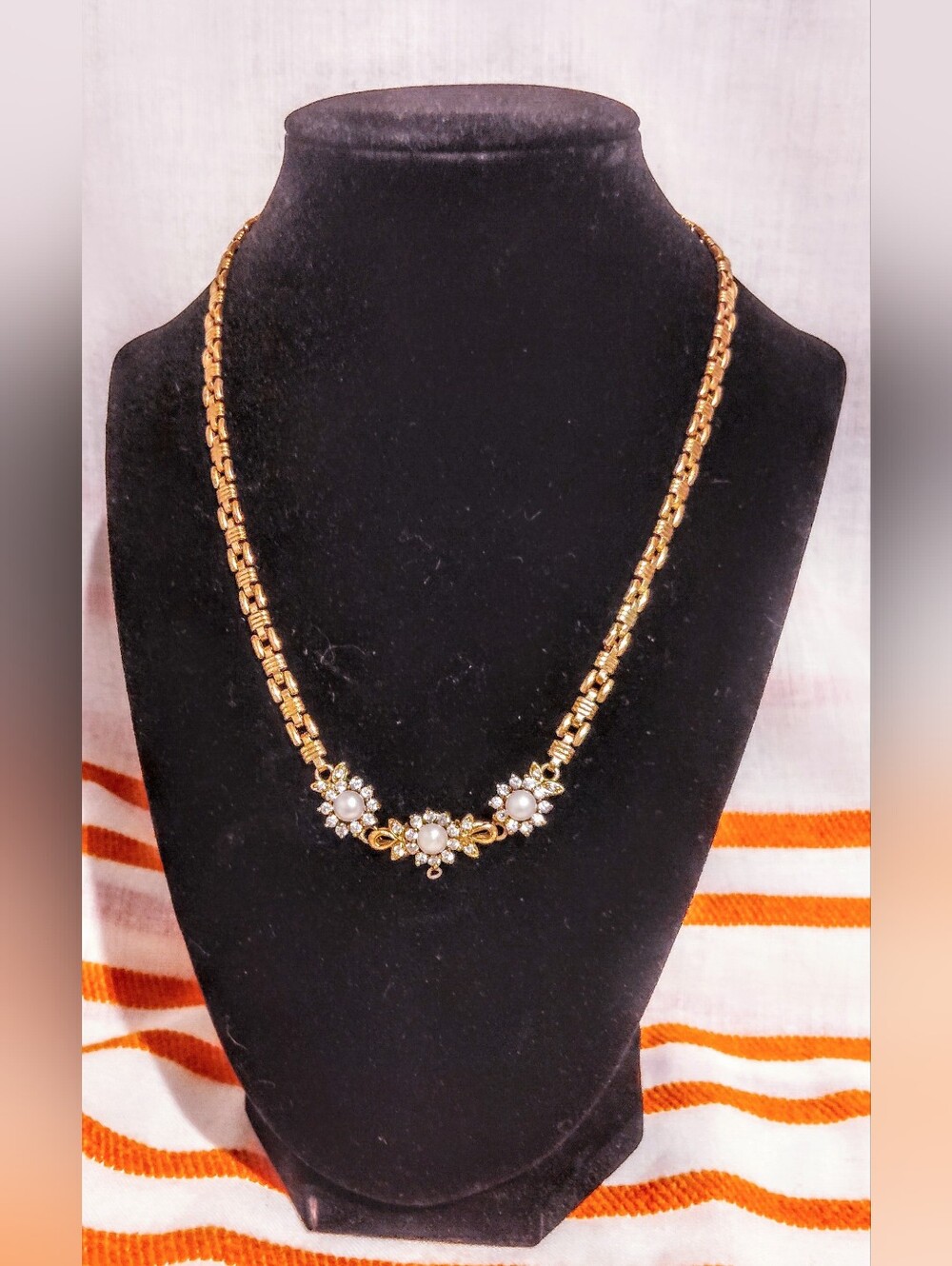 Vintage Pearl Cubic Zirconia Gold Plated Flower Pearl Necklace. Elegant / dainty